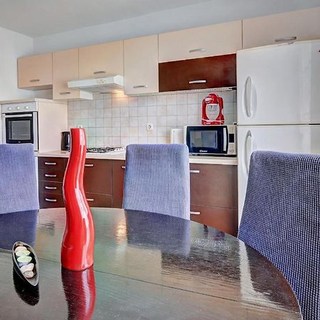 Lina Apartment Pula Bagian luar foto