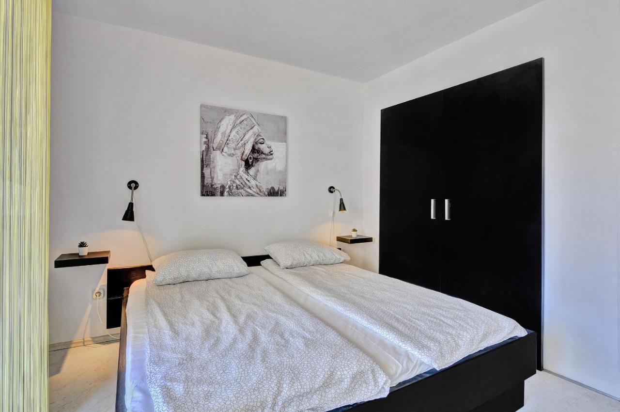 Lina Apartment Pula Bagian luar foto