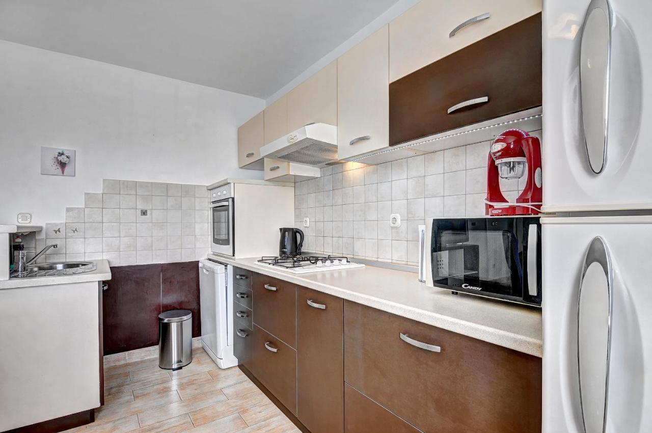 Lina Apartment Pula Bagian luar foto