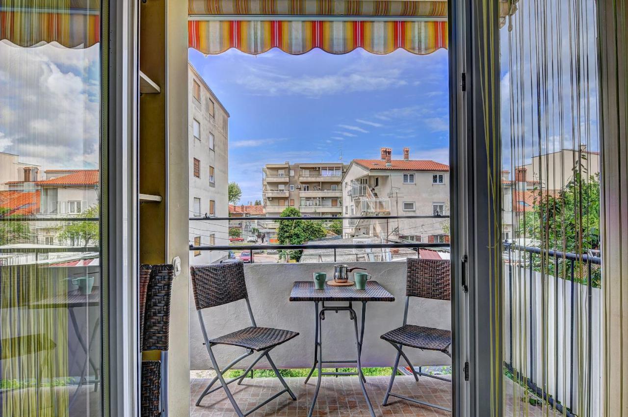 Lina Apartment Pula Bagian luar foto